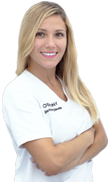 Doctora Claudia Rada brazos cruzados